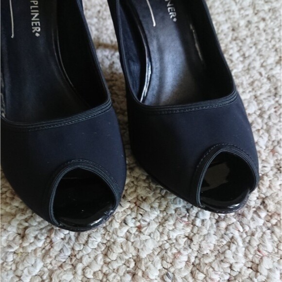 DONALD J PLINER FATIMA BLACK PEEP TOE HEELS -SIZE 7M - Picture 7 of 10